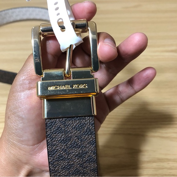 NWT Michael Kors Reversible Leather Belt White Signature Womens Medium. - Picture 2 of 8